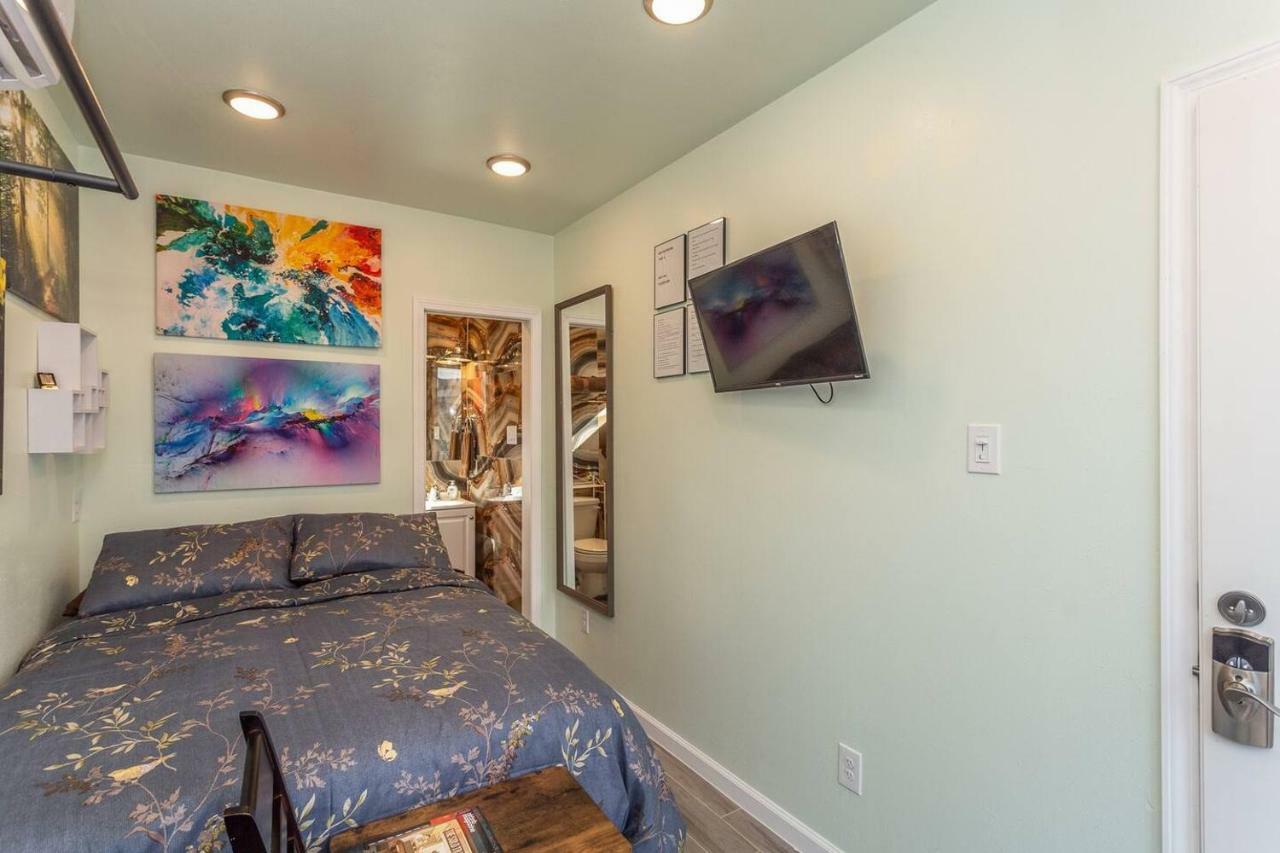 Appartamento East Downtown Micro-Luxe Container Living Pod #9 Houston Esterno foto