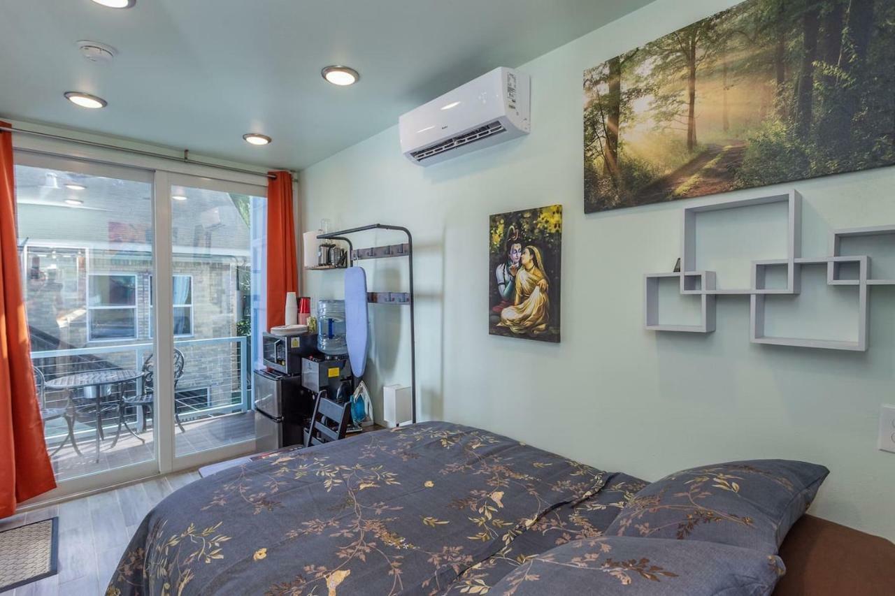 Appartamento East Downtown Micro-Luxe Container Living Pod #9 Houston Esterno foto