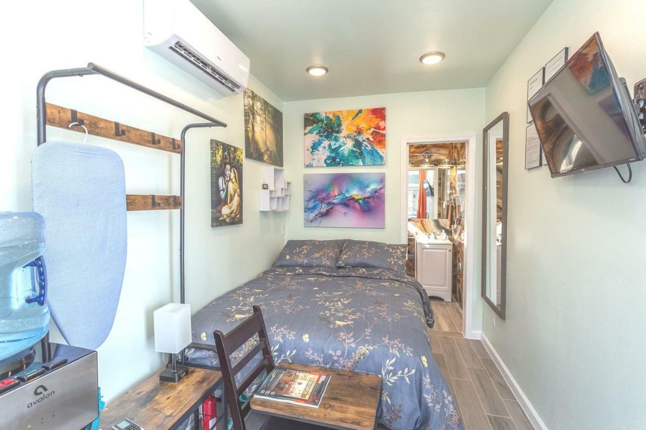 Appartamento East Downtown Micro-Luxe Container Living Pod #9 Houston Esterno foto